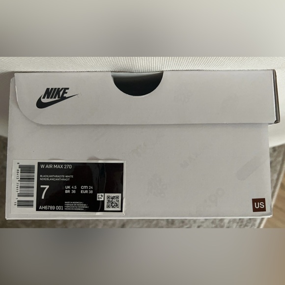 Nike Air Max 270 - Picture 6 of 6